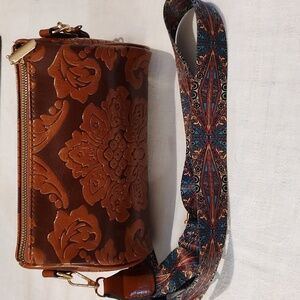 NWOT Beautiful Two Toned Leather Shoulder Bag